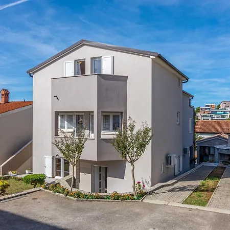 Apartment 2274c *